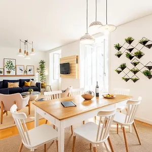 Apartamento Joivy Chiado Self Check-in 2-br Flat With Parking, Lisboa